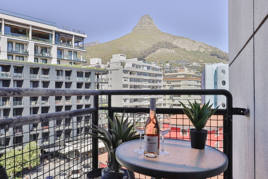 1 Bedroom Property for Sale in Sea Point Western Cape